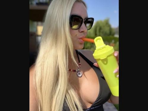 What's the name of this pornstar?