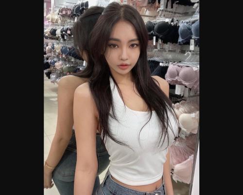 What's the name of this pornstar?