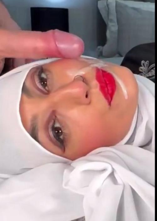 What's the name of this pornstar?