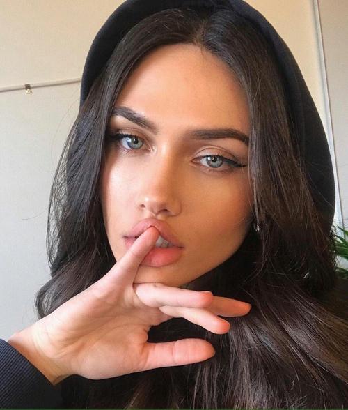 What's the name of this pornstar?