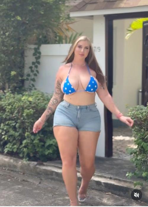 What's the name of this pornstar?