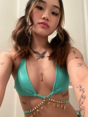 Whats this girl name? Source? Full photoshoot?