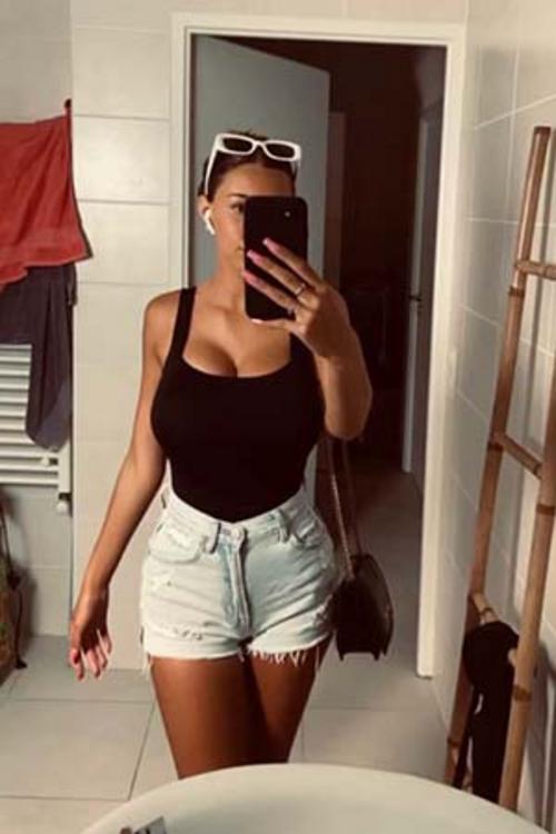 Gorgeous tgirl in Myrtle Beach SC would love to be you beach babe dick !