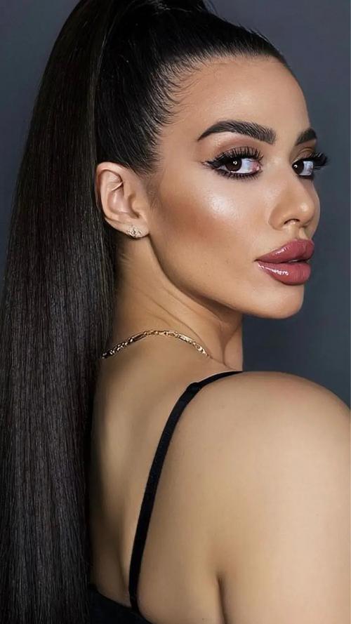 What's the name of this pornstar?