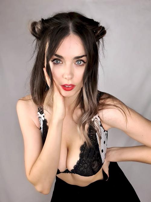 What's the name of this pornstar?