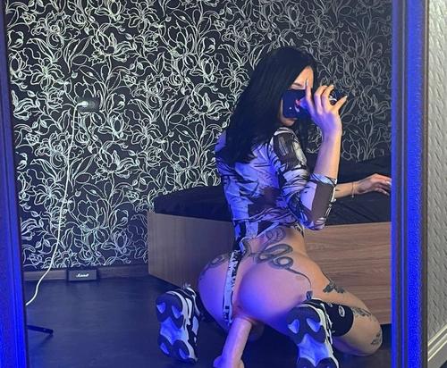 What's the name of this pornstar?