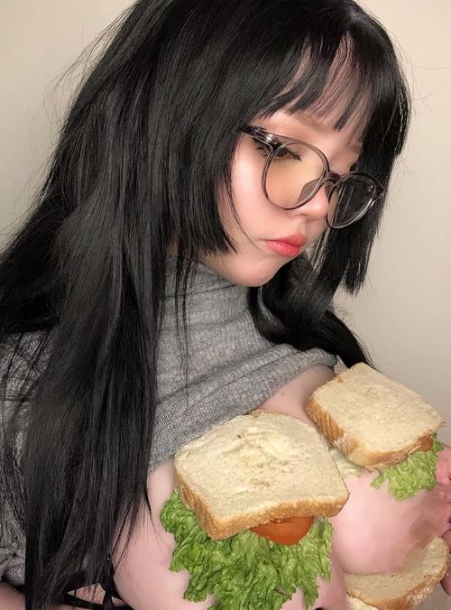  Does anyone have the uncensored version?