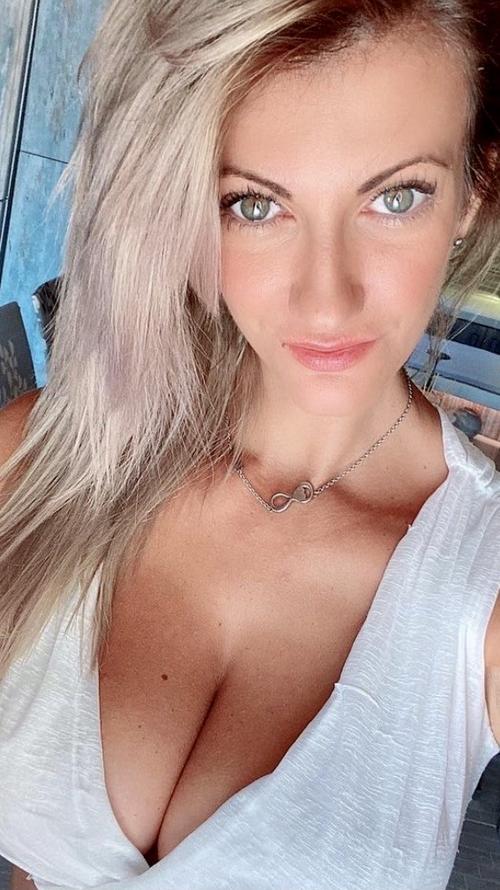 What's the name of this pornstar?