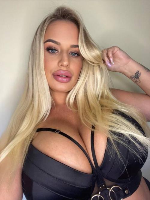 What's the name of this pornstar?