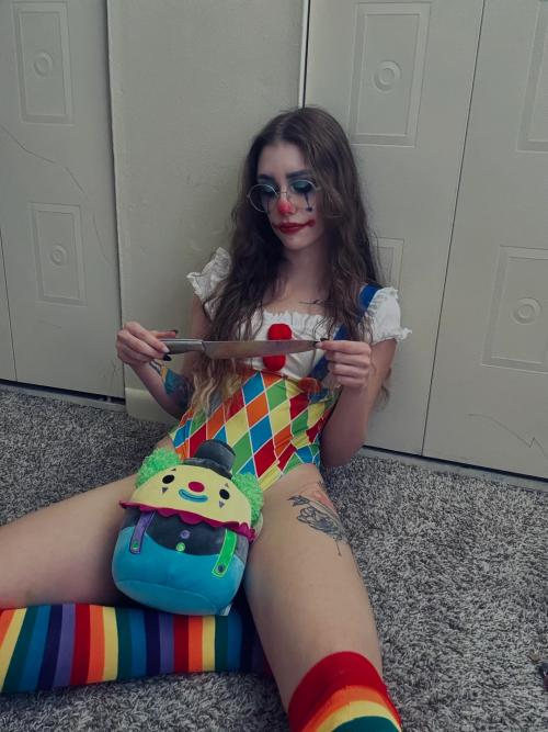 Whats the name of this porn star and where can I watch the full video?