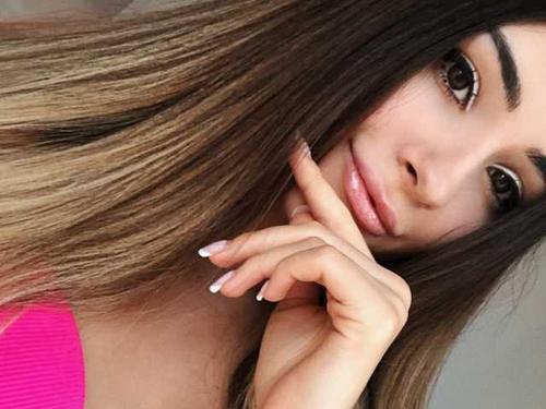 What's the name of this pornstar?