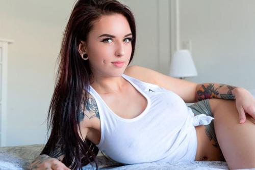 What's the name of this pornstar?