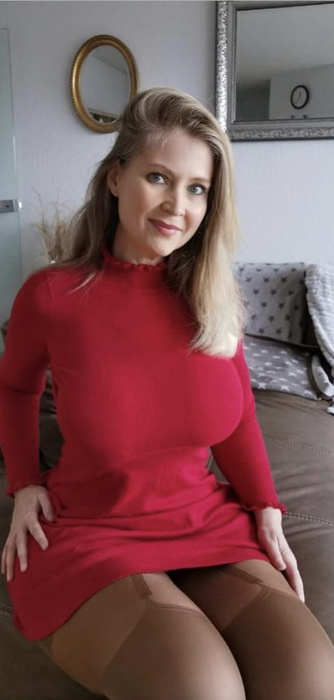 Whats the name of this busty MILF 