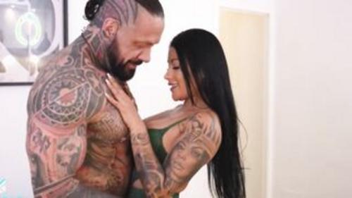 What's the name of this pornstar?