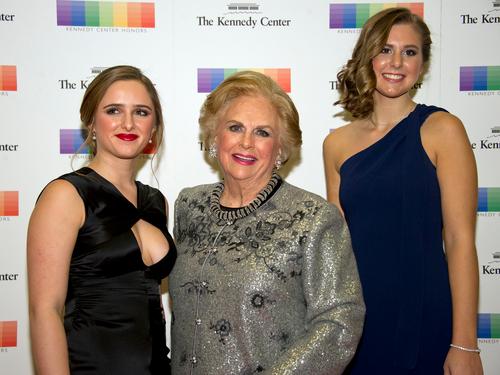 Who is the lady on the RIGHT???