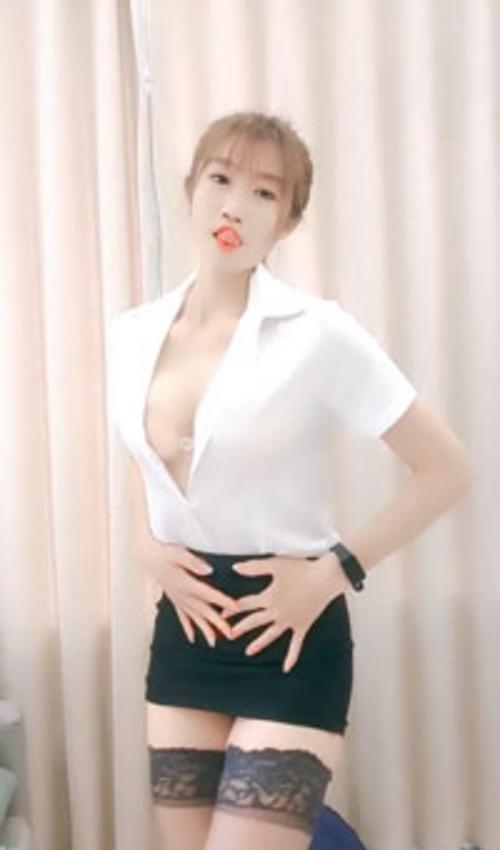 What's the name of this pornstar?