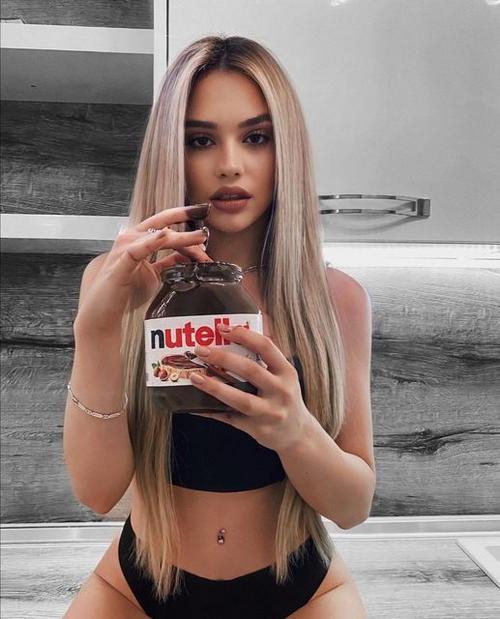 What's the name of this pornstar?