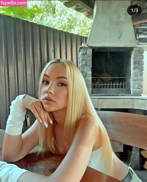 What's the name of this pornstar?