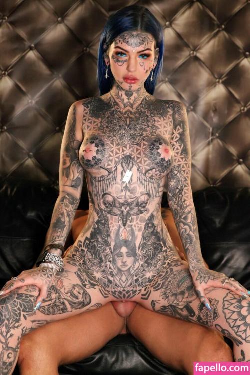 What's the name of this pornstar?