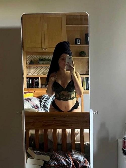 What's the name of this pornstar?