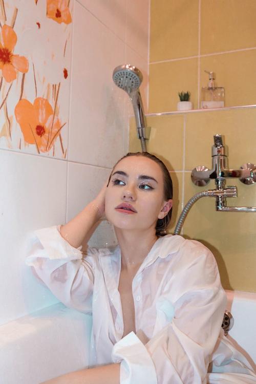 What's the name of this pornstar?