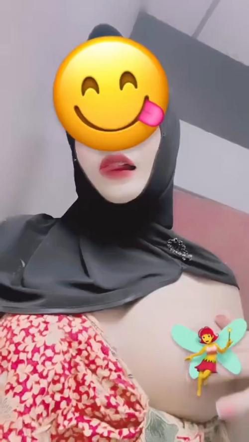 I wonder who this girl is? She looks like a Thai