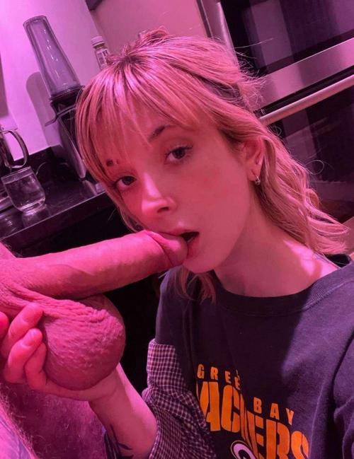 What's the name of this pornstar?