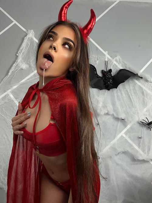 What's the name of this pornstar?