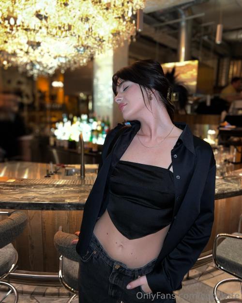 What's the name of this pornstar?