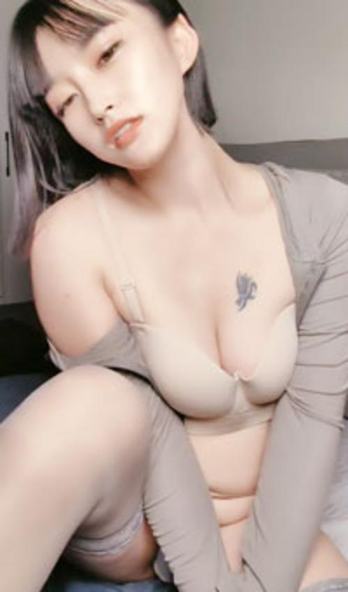 What's the name of this pornstar?
