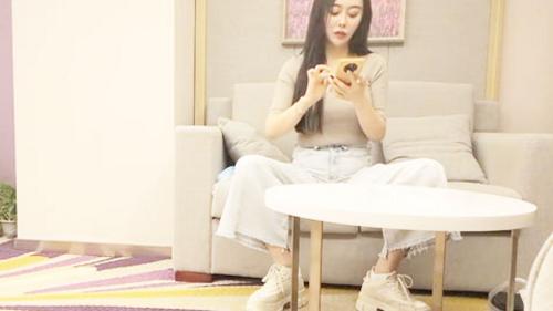 What's the name of this pornstar?