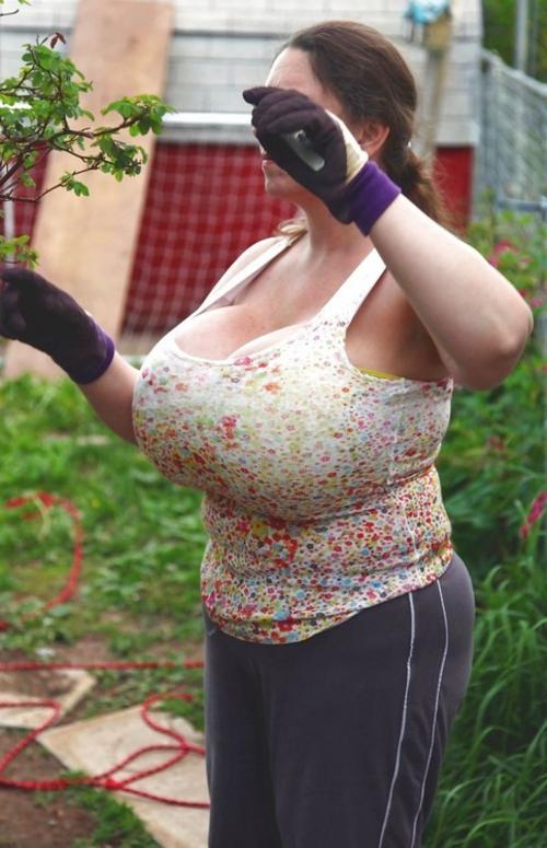What's the name of this pornstar?