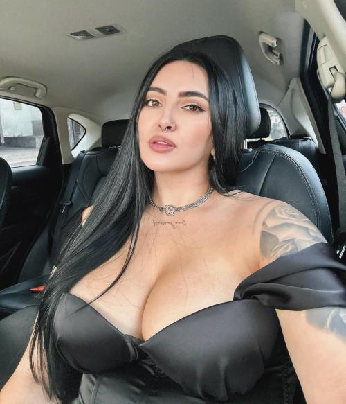 What's the name of this pornstar?