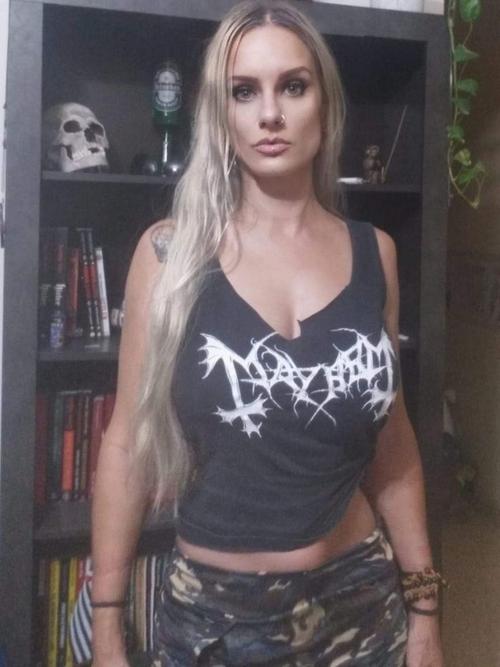 What's the name of this pornstar?