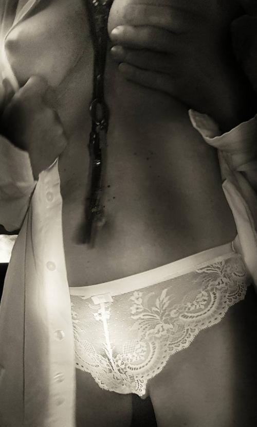 Whats this girl name? Source? Full photoshoot?