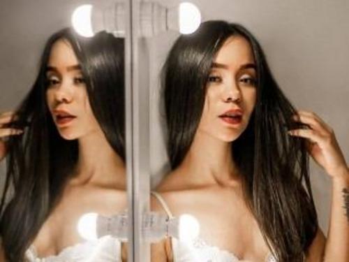 What's the name of this pornstar?