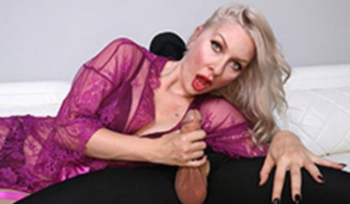 Sydney Paige  @clubtug
