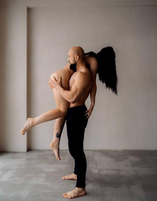 What's the name of this pornstar?