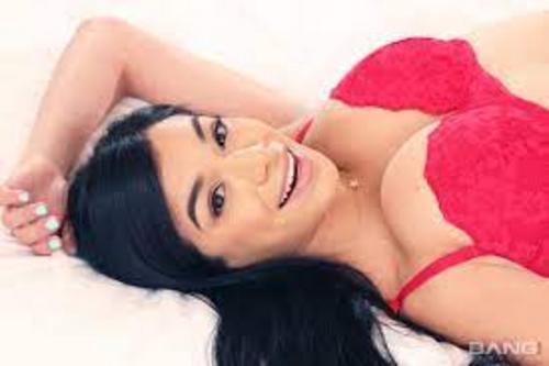 What's the name of this pornstar?