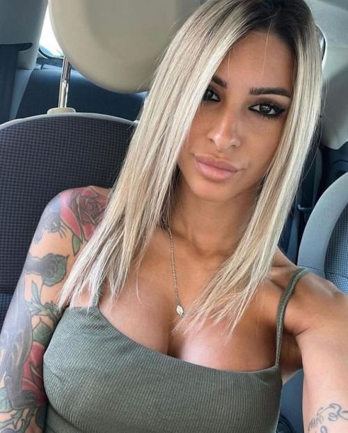 What's the name of this pornstar?