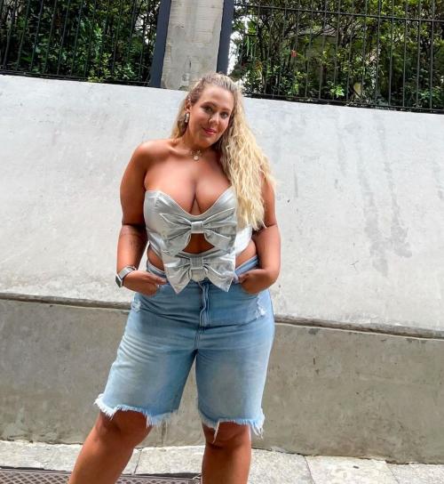 What's the name of this pornstar?