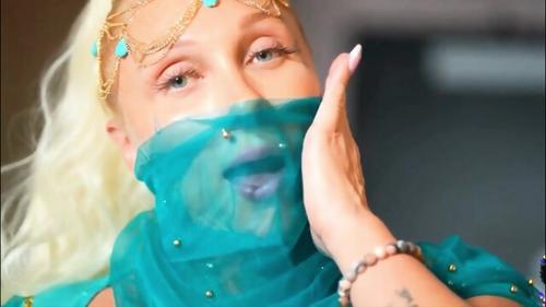 What's the name of this pornstar?