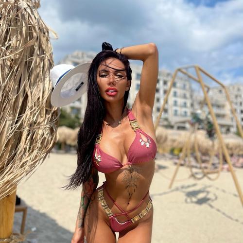 What's the name of this pornstar?