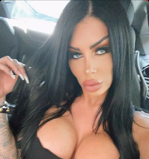 What's the name of this pornstar?