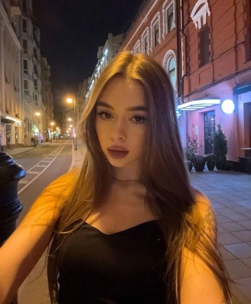 What's the name of this pornstar?