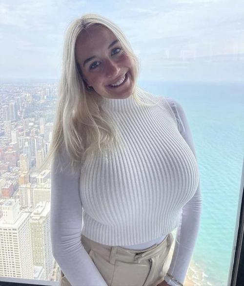 What's the name of this pornstar?