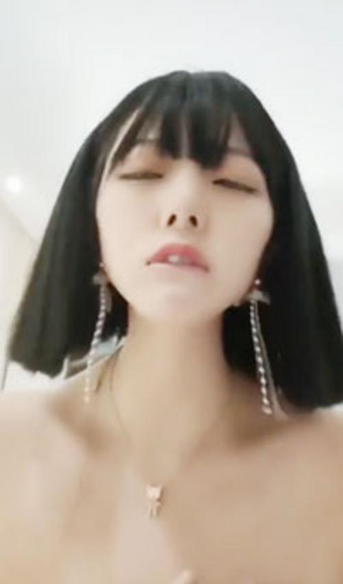 What's the name of this pornstar?