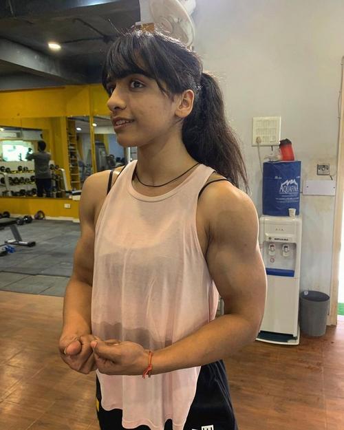 What's the name of this pornstar?