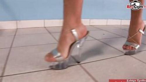 What's the name of this pornstar?