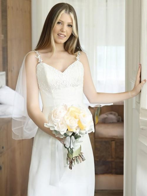 What's the name of this pornstar?